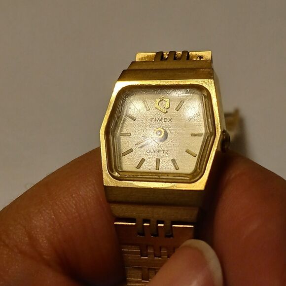 Vtg 80's Timex Q K Cell Women Gold Tone Stainless Steel Watch 5 1/4" Wrist READ - Picture 5 of 16